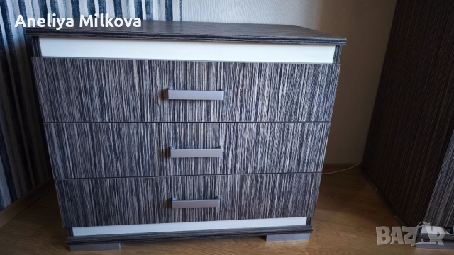 Трикрилен гардероб + скрин, като НОВИ, снимка 3 - Гардероби - 51972991