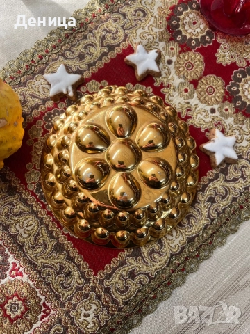 Порцеланова форма за кекс Изцяло позлатена с протриване на позлатата в горната част, снимка 2 - Форми - 52871134