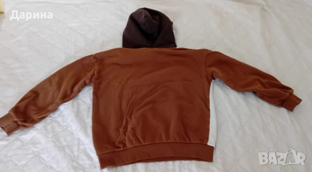 Суичер, снимка 2 - Детски анцузи и суичери - 52269653