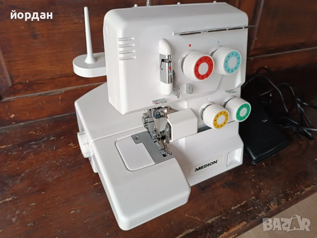 Оверлог Medion, снимка 3 - Шевни машини - 54073664