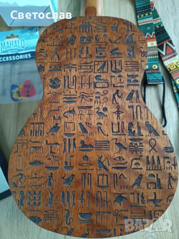 Концертно укулеле Mahalo с пълен набор от аксесоари, снимка 5 - Китари - 48251025