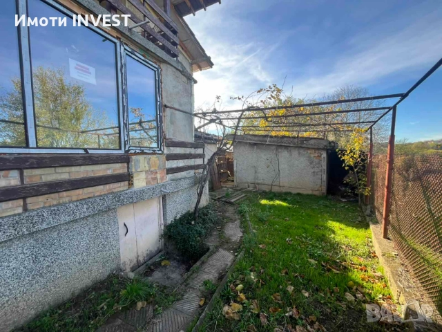 Двуетажна вила с ток и вода в м-т Кованлъка спирка "Момина чешма", снимка 3 - Вили - 52632595