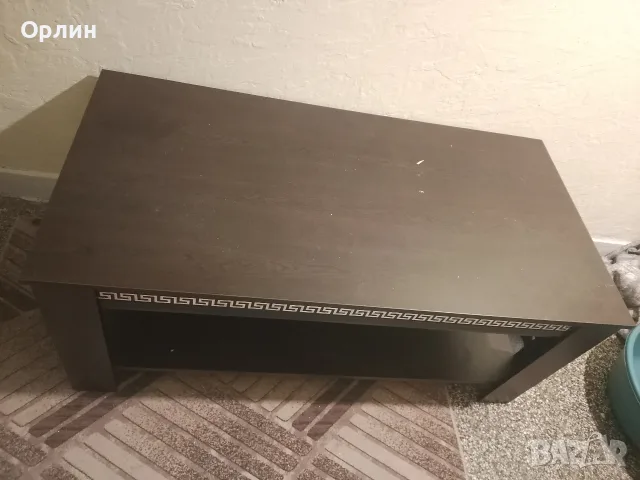 продавам холна масичка с орнаменти на Версаче