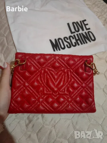 Love Moschino червена чанта, снимка 3 - Чанти - 56316494