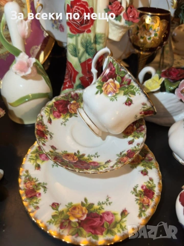 Royal Albert England Circa 1962 “Old country ” - великолепен троен сет Код P2244, снимка 2 - Колекции - 54238330