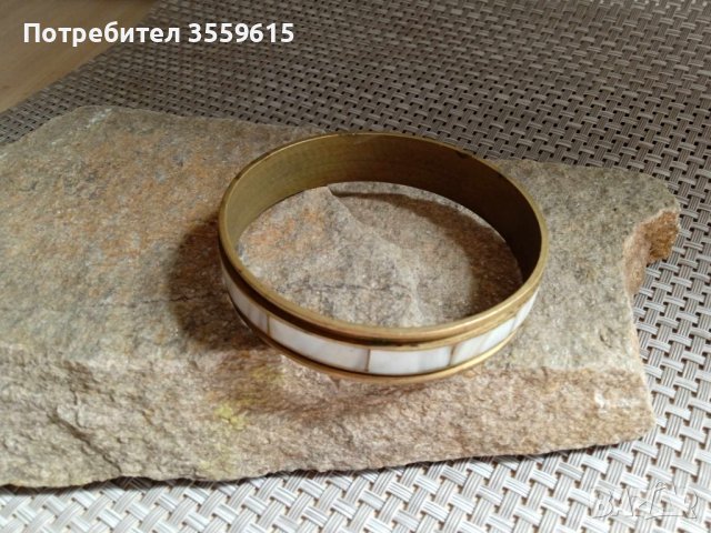 дамска гривна от Италия от месинг и бял мрамор.