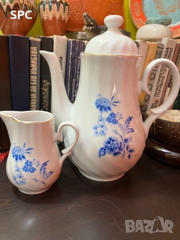 Порцеланови вази ,чайници и др.