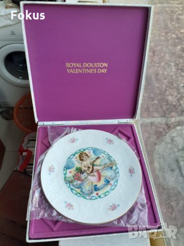Колекционерска чиния Royal Doulton Valentines Day 1983, снимка 1 - Антикварни и старинни предмети - 35211179