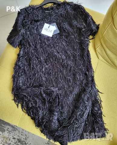 Черна рокля с пера и ресни