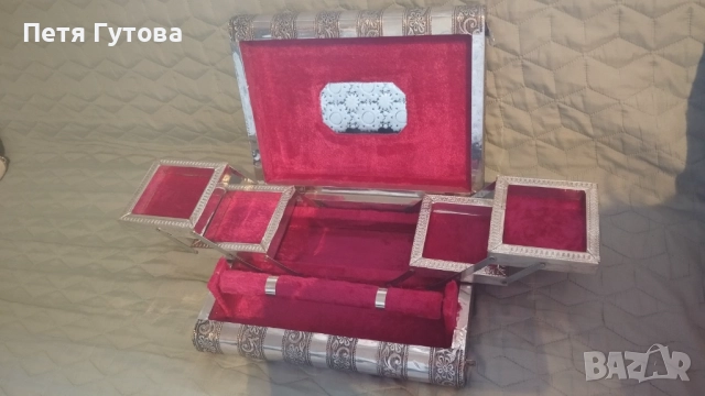 Продавам метална кутия за бижута с флорални инкрустацииии , снимка 3 - Декорация за дома - 51643536