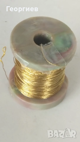 Конци златисто ламе.Покривки,карета бродирани на тюл.