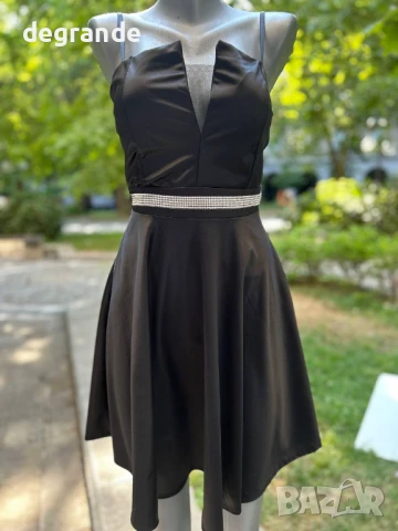 Луксозни сатенени рокли с коланче и цип на гърба