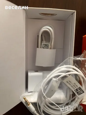 Чисто НОВ Samsung Galaxy J1 (SM-J100H) 4GB, бял цвят, снимка 3 - Samsung - 49559317