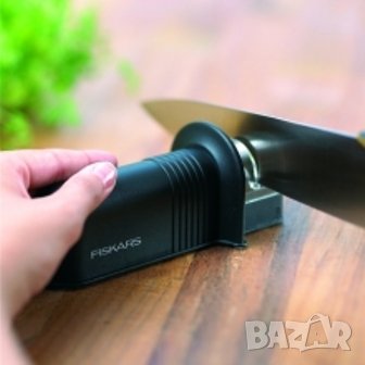 Точило за ножове Fiskars Essential, снимка 2 - Аксесоари за кухня - 42392017