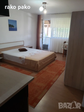 Давам напълно обзаведена таванска с климатик и гледка!