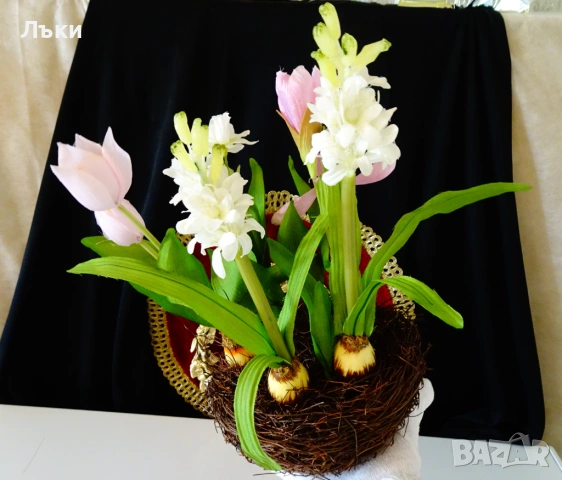 Позлатена кашпа от месинг с аранжировка изкуствени цветя. , снимка 3 - Антикварни и старинни предмети - 53010491