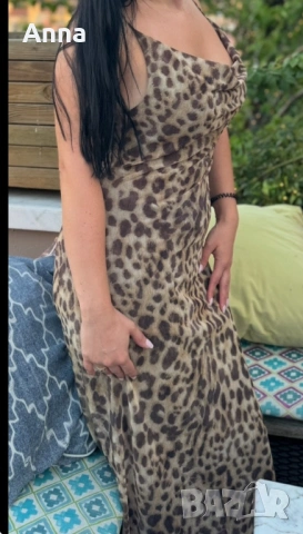 Модерна, лека рокля. Вискозна материя, не се мачка. Лятна. Отговаря на размери L и M. Марка: Zara. П