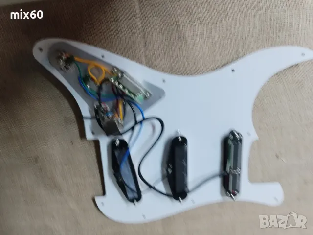 Продавам пикгард за страт., снимка 2 - Струнни инструменти - 48639380