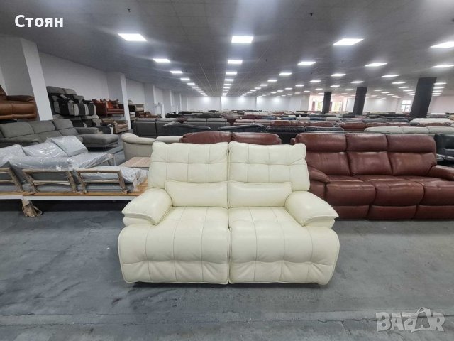 Кремав кожен диван двойка с ръчен релаксиращ механизъм, снимка 1 - Дивани и мека мебел - 39945202