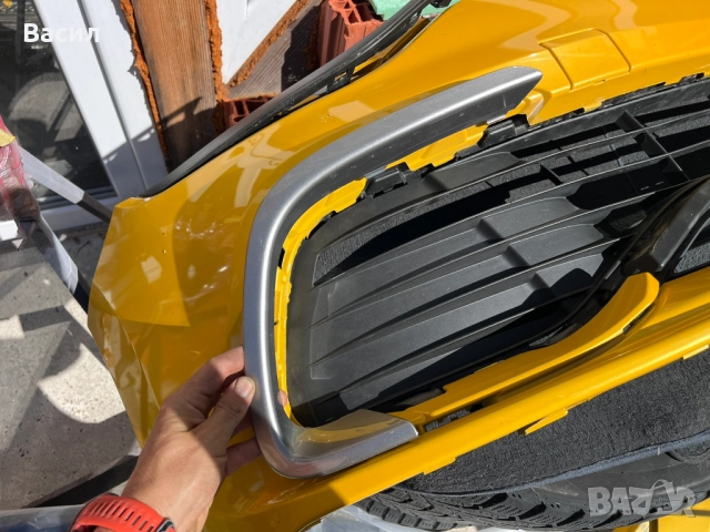 Декоративна лайстна във бронята за Renault Clio 4 RS, снимка 3 - Части - 51585069