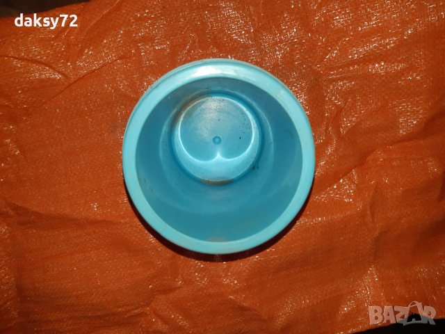 Стар модел пластмасова ледарка с капак, снимка 2 - Аксесоари за кухня - 42240877