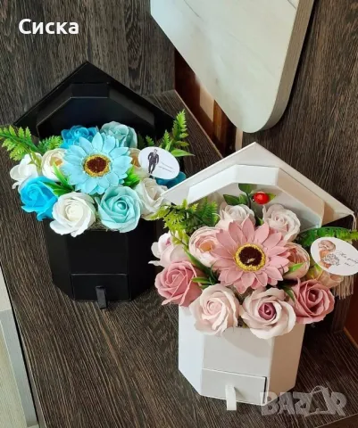 Предлагам ви букети шапка със сапунени цветя за абитуриенти/абсолвенти.               , снимка 9 - Подаръци за жени - 50237598