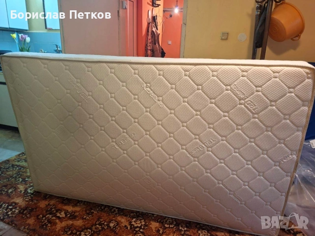 Продавам еднолицев матрак 114 190 20 . При нужда предлагам безплатен транспорт в рамките на града. , снимка 2 - Матраци - 54339323