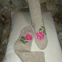 Ръчно плетени дамски чорапи 49% вълна, снимка 1 - Дамски чорапи - 35603674