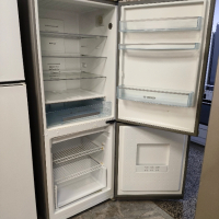 хладилник с отделен фризер BOSCH KGN 56A71, снимка 9 - Хладилници - 44711628