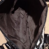 Нова чанта лак за рамо/ръка черно бяла, снимка 4 - Чанти - 31452741