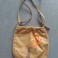Дамска чанта Coccinelle,естествена кожа,рисувана, снимка 1 - Чанти - 44731472
