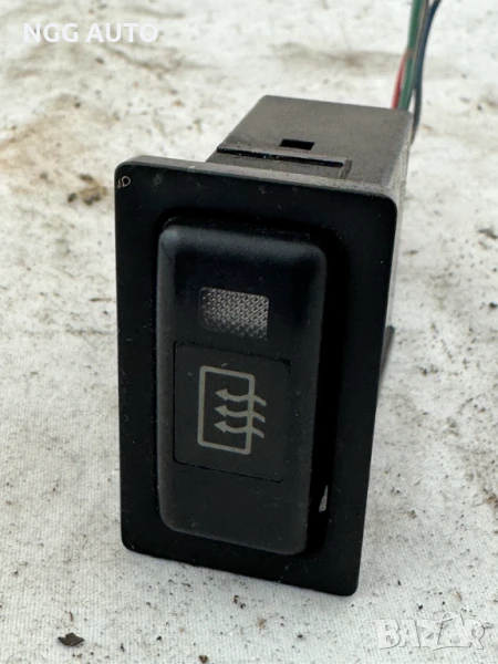 Бутон за подгряване на заден прозорец Toyota RAV4 (1996–2000) OEM #158574, снимка 1