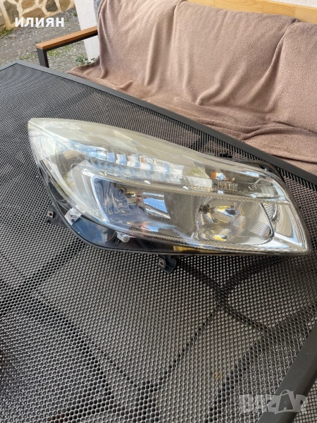 Десен фар за Опел Инсигния, снимка 1