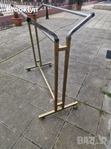 Продават се два броя щендери за дрехи /метални/, снимка 5 - Стелажи и щандове - 53901967