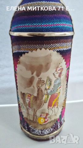 Ръчно декорирана с тъкан прат и кожа и златисти лайсни стъклена бутилка от Перу-в етно стил, снимка 3 - Антикварни и старинни предмети - 53181101