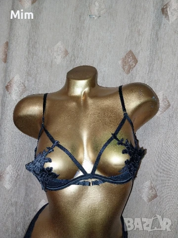 70 В Черен сутиен с бродирано цвете, снимка 3 - Бельо - 51398980