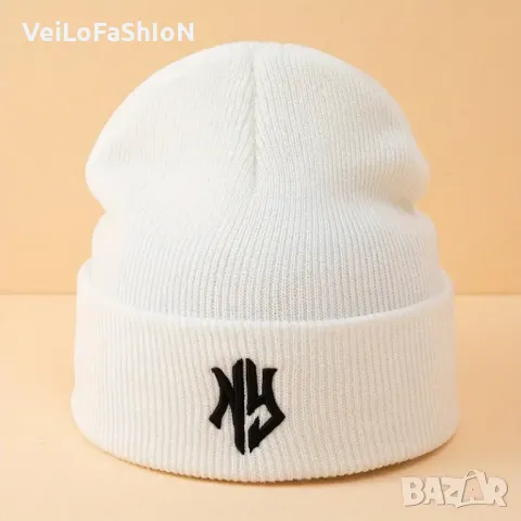 Нова зимна шапка с логото NEW YORK в бял или черен цвят , снимка 5 - Шапки - 47838490