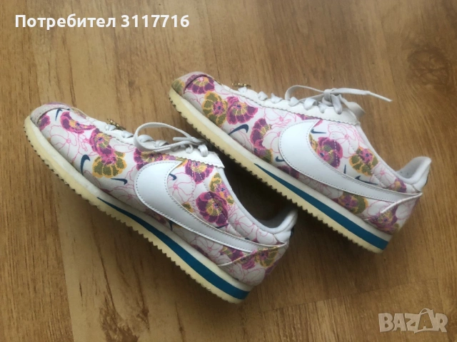 Дамски маратонки Найк 40 номер, снимка 2 - Маратонки - 53916052