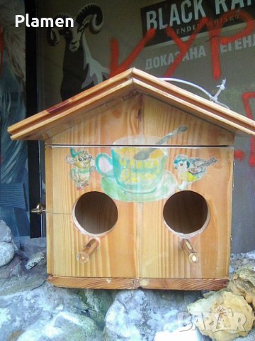 Къщичка за врабчета хранилка за птици