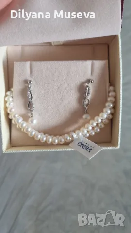 Обеци и гривна , бели плоски перли 