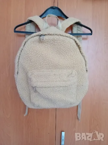 Пухена раница, снимка 2 - Раници - 49295335