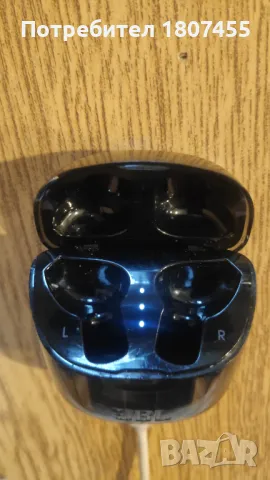 JBL кутии за слушалки два броя, снимка 2 - Bluetooth слушалки - 48245286