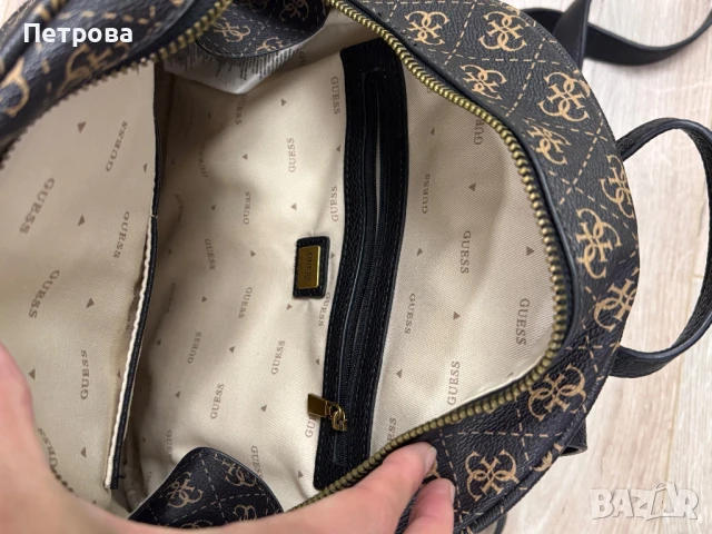 Guess, снимка 4 - Раници - 50589941