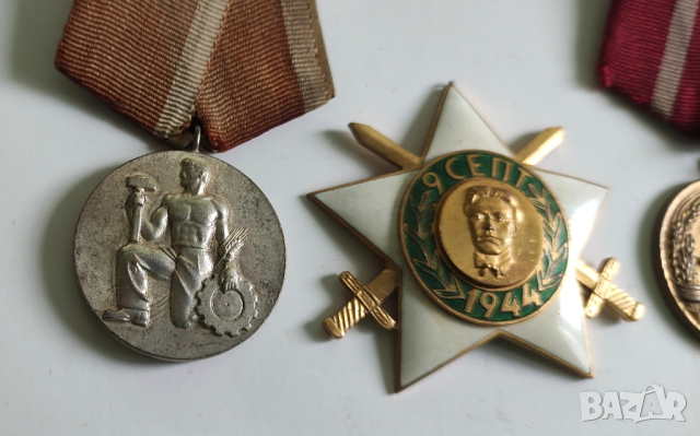 Стари медали, снимка 6 - Антикварни и старинни предмети - 44681498
