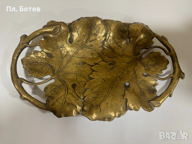 Стар бронзов поднос
