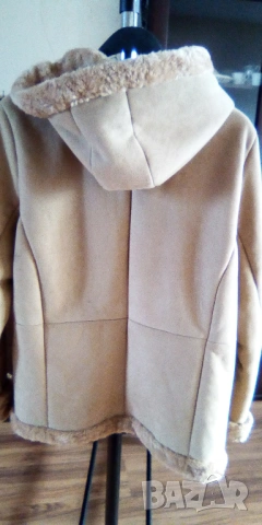 Пухкаво палто с качулка М размер, снимка 4 - Якета - 54078652