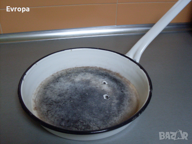 Емайлиран тиган- 24см., снимка 7 - Съдове за готвене - 44657459
