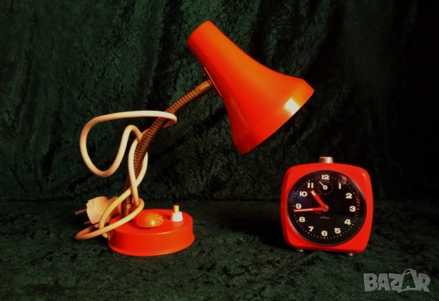 Винтидж лампа и часовник будилник от 70-те, снимка 2 - Други ценни предмети - 51464909
