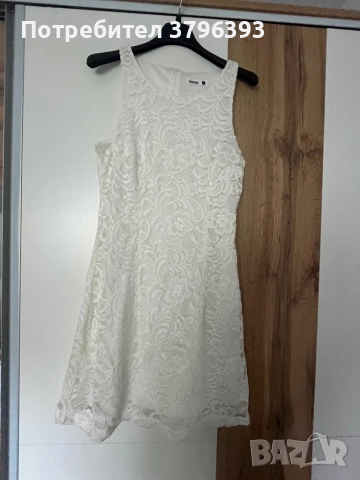 Дантелена бяла рокля