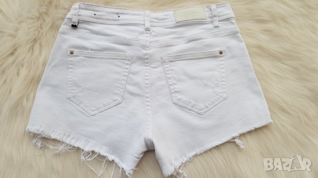 Бели дънкови панталони размер С-М, снимка 2 - Къси панталони и бермуди - 36661941